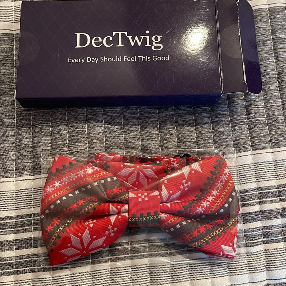 NWT Festive Red and Green Bow Tie